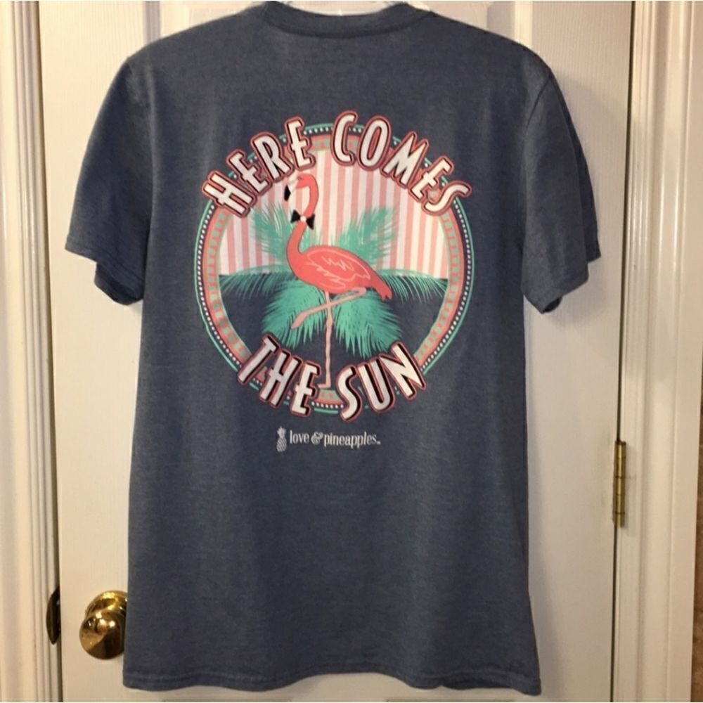 Love & Pineapples Graphic Crew Neck T-Shirt Pink Flamingo Sz M